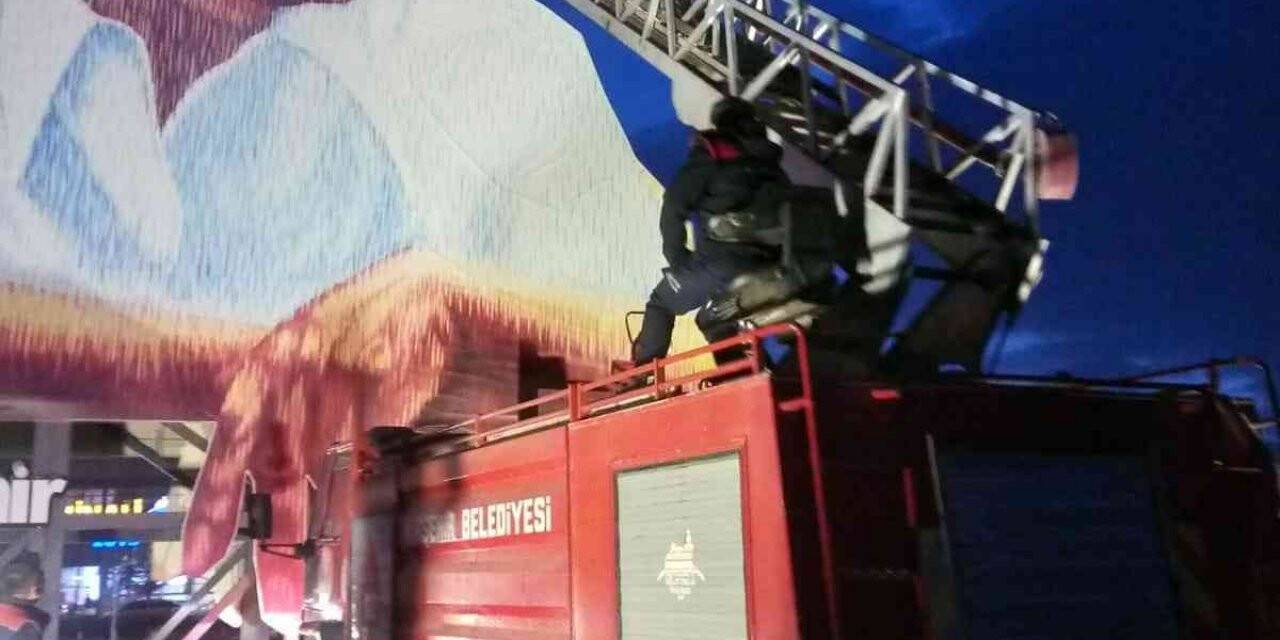 Kırşehir’de itfaiye lodosa karşı mücadele etti