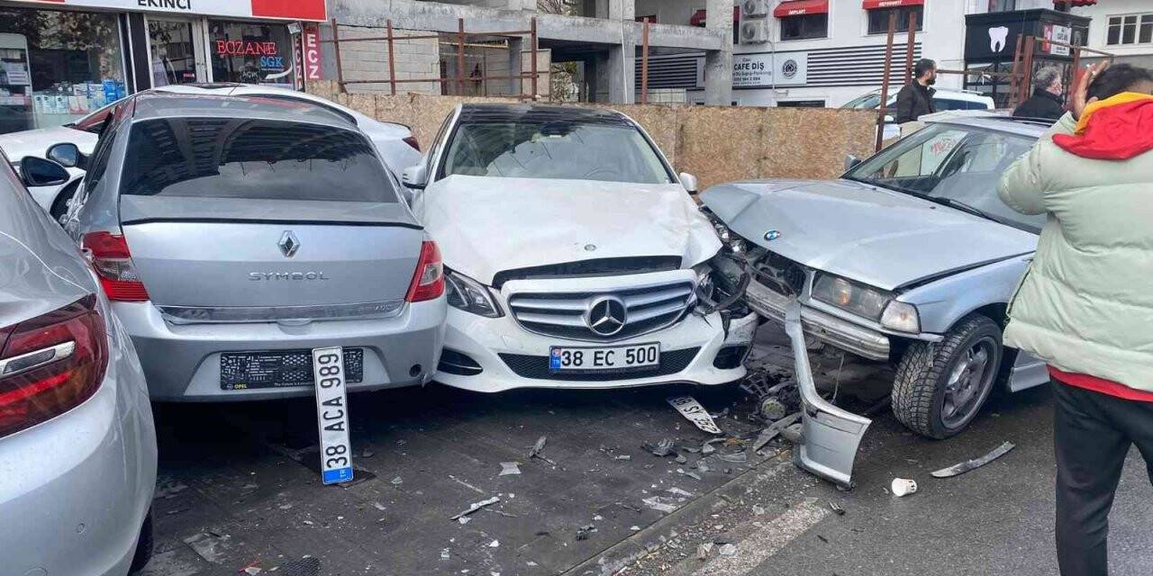 Park halindeki araçlara böyle çarptı