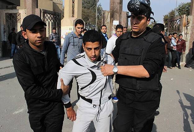 Ezher Üniversitesi öğrencilerine 4'er yıl hapis