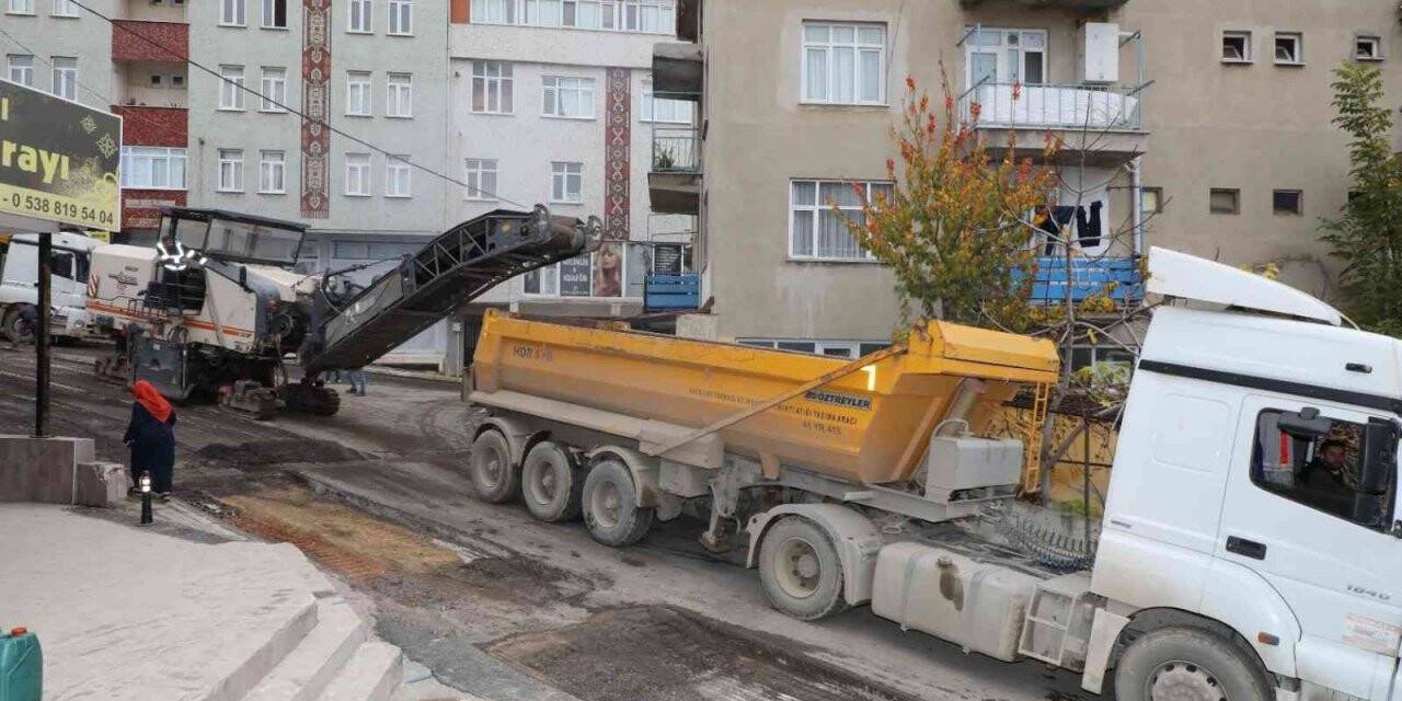 Dilovası’nda asfalt çalışmaları devam ediyor