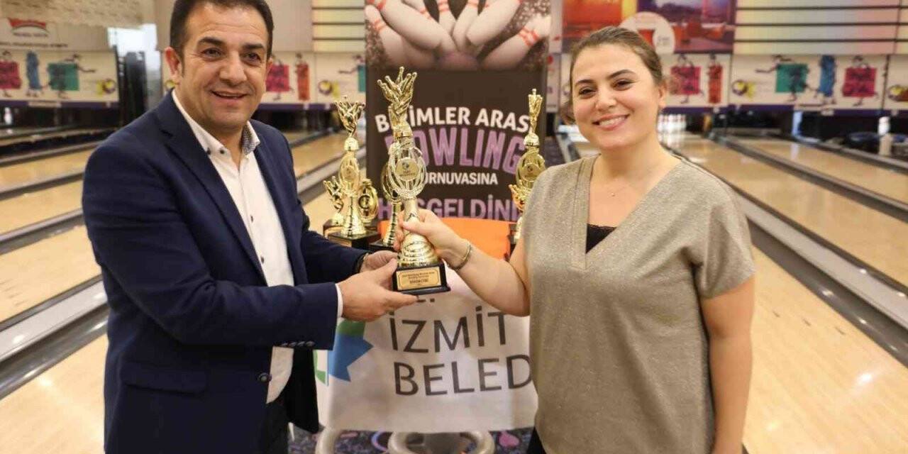 İzmit Belediyesi’nin personelleri bowling turnuvasında buluştu