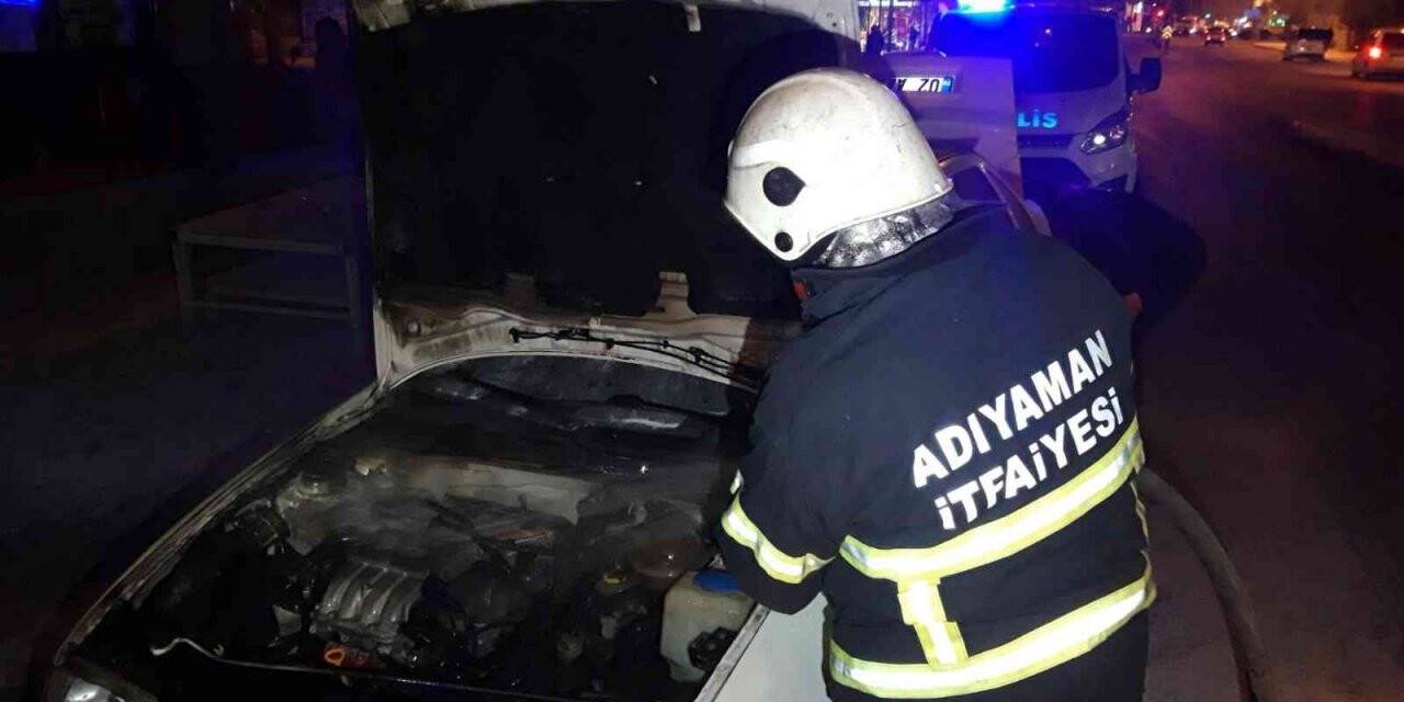 Seyir halindeki otomobil alev aldı