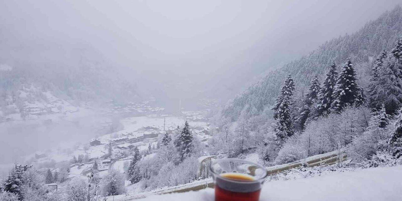 Uzungöl beyaza büründü
