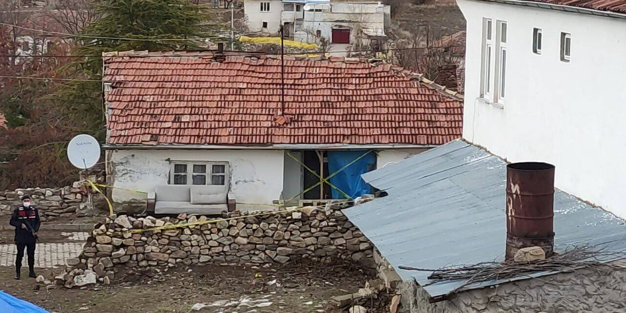 Bir aylık bebeğini vahşice katletti