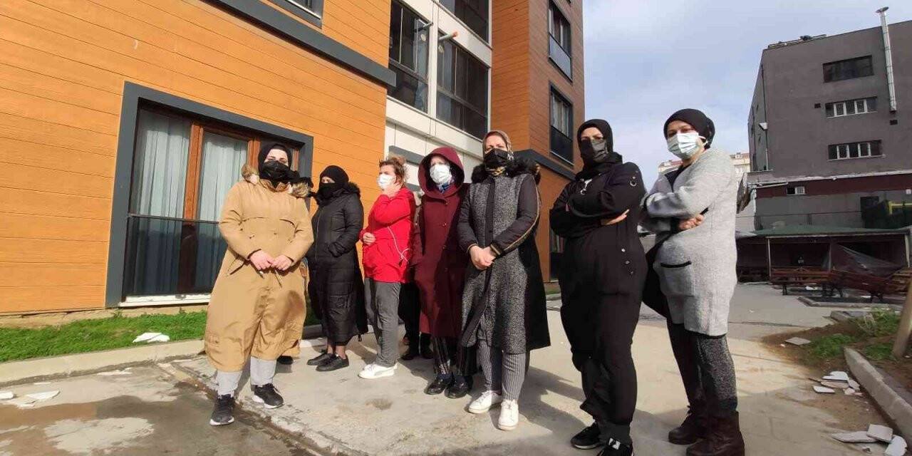 Lüks rezidans lodos nedeniyle hasar gördü: Daire sakinleri müteahhite tepki gösterdi