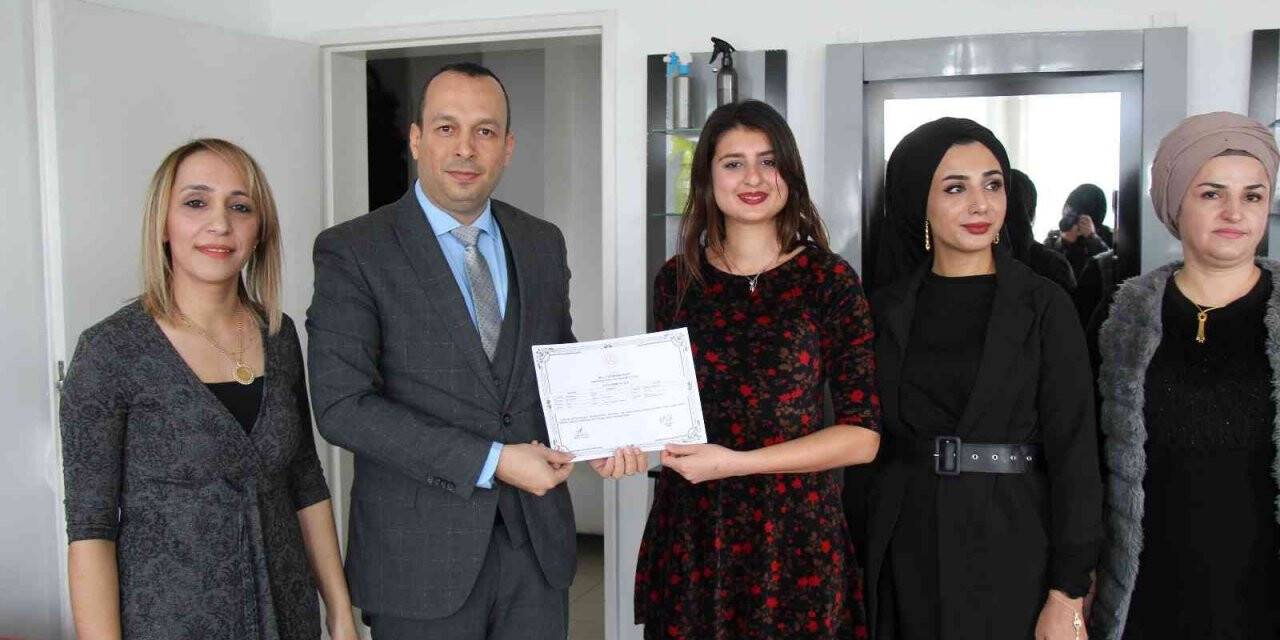 Artuklu Halk Eğitimi Merkezi’nde istihdama yönelik kurslar rağbet görüyor