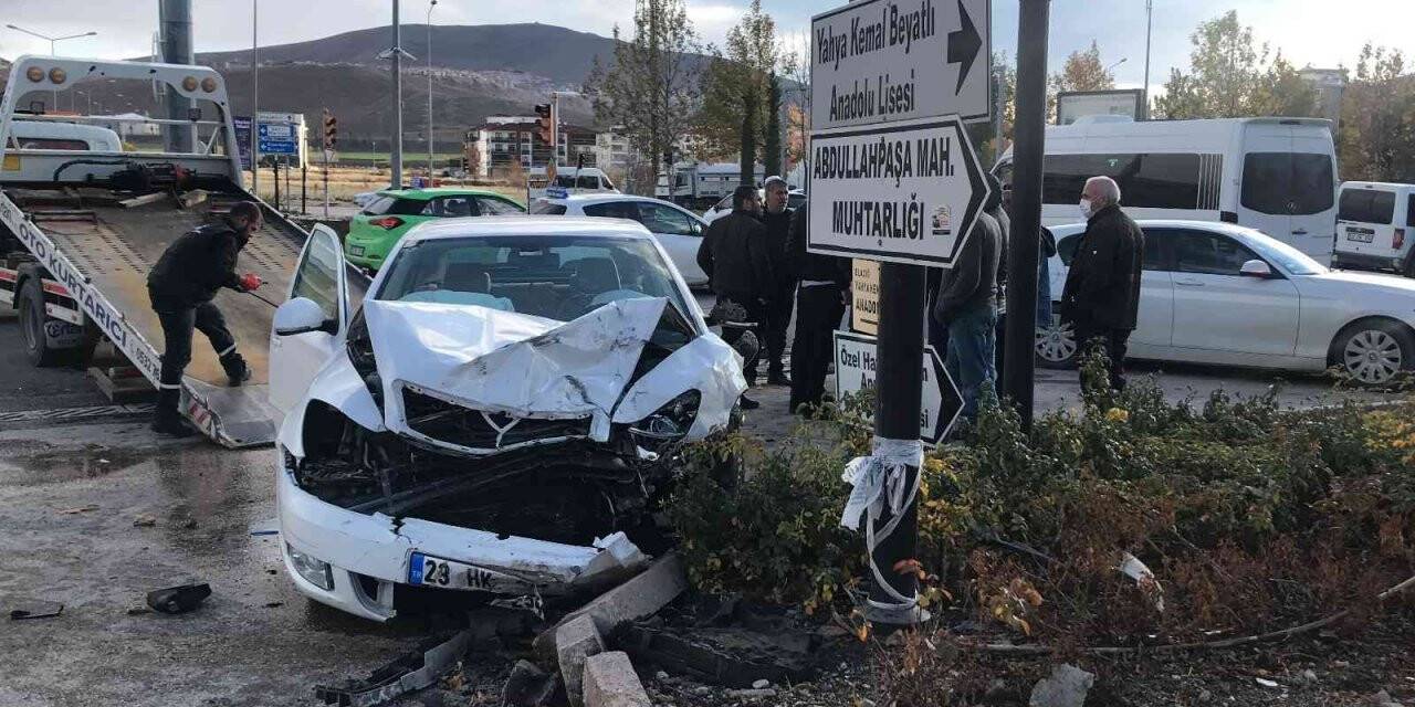 Elazığ’da trafik kazası: 3 yaralı