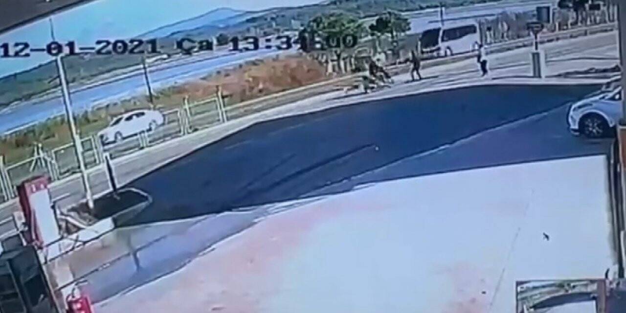 Motosiklet yayaya böyle çarptı