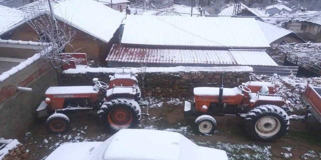 Hisarcık’ın iki köyüne mevsimin ilk karı yağdı