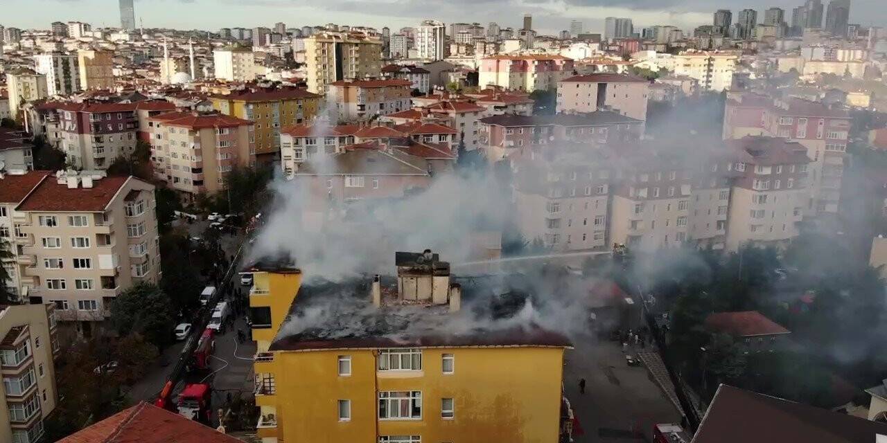Ümraniye’de 10 katlı binanın çatısı alev alev yandı
