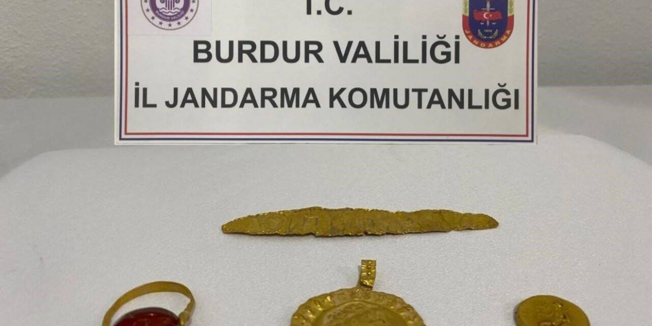 Tarihi eserleri satmak isterlerken yakalandılar