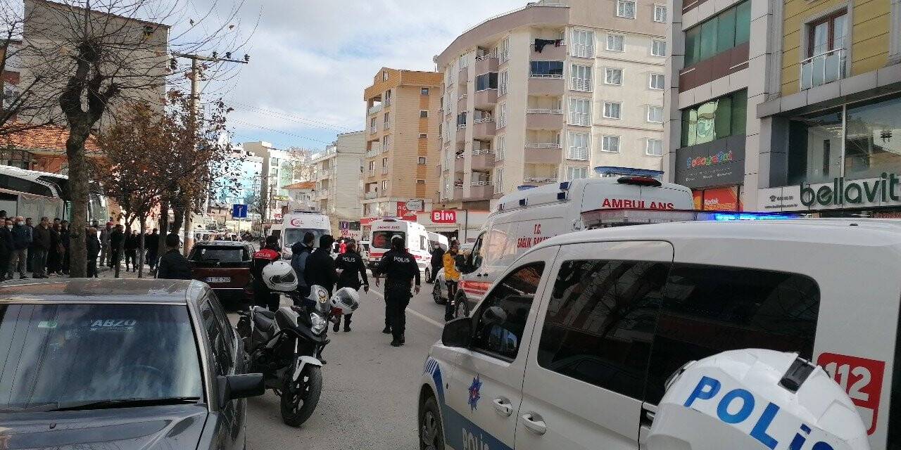 Sokak ortasında silahlı çatışma: 3 yaralı