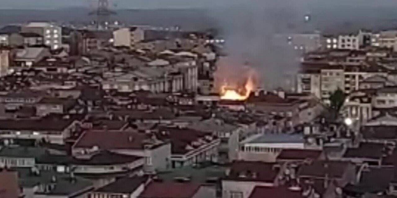 Fırtınadan uçan çatının tadilatında yangın: 1 yaralı