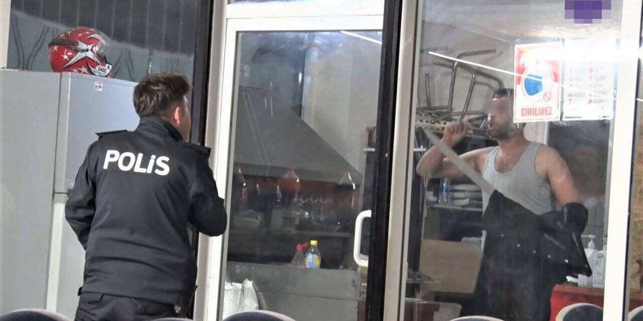 Ayağına savcı isteyip döner bıçağıyla kendini restorana kilitledi, korku dolu anlar yaşattı