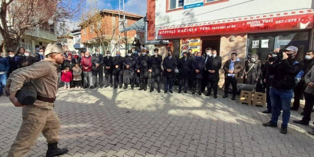 Koca Seyit’in torunlarına ’Koca Seyit’ tiyatrosu