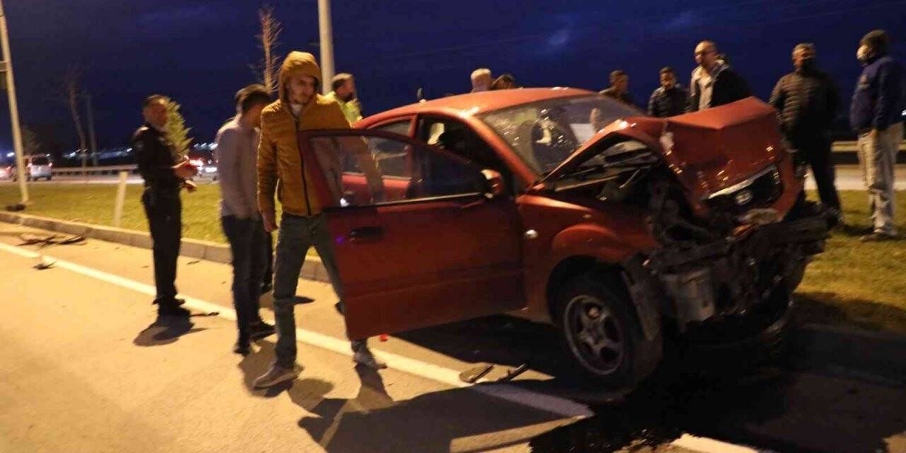 Alkollü sürücü minibüse çarptı: 4 kişi yaralandı