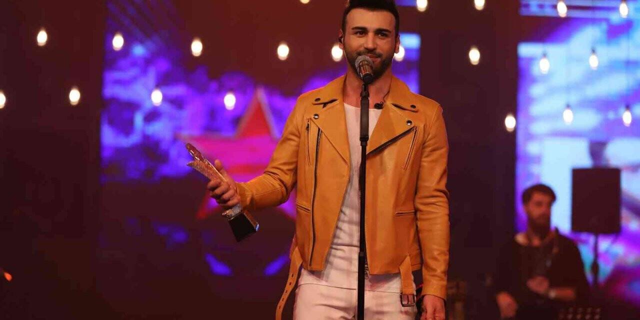 Emre Kaya’dan "Usta Şarkılar"