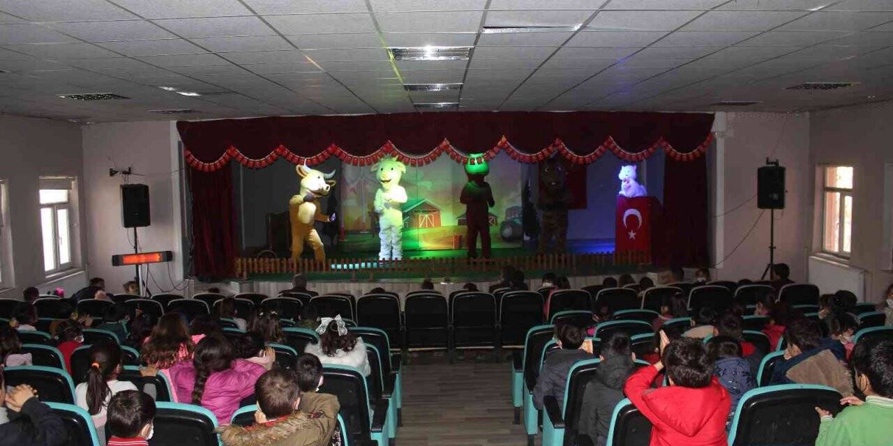 Muradiyeli çocuklar tiyatro ile tanıştı