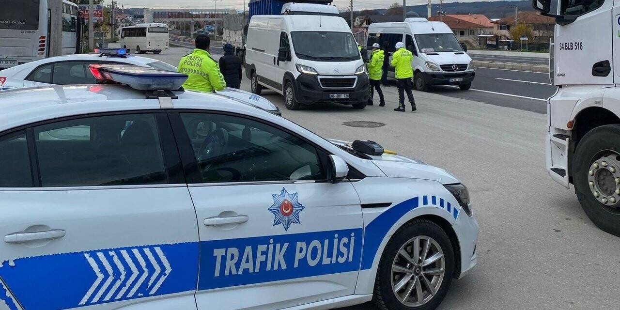Ekipler Bolu dağı çıkışında kış lastiği uygulaması yaptı