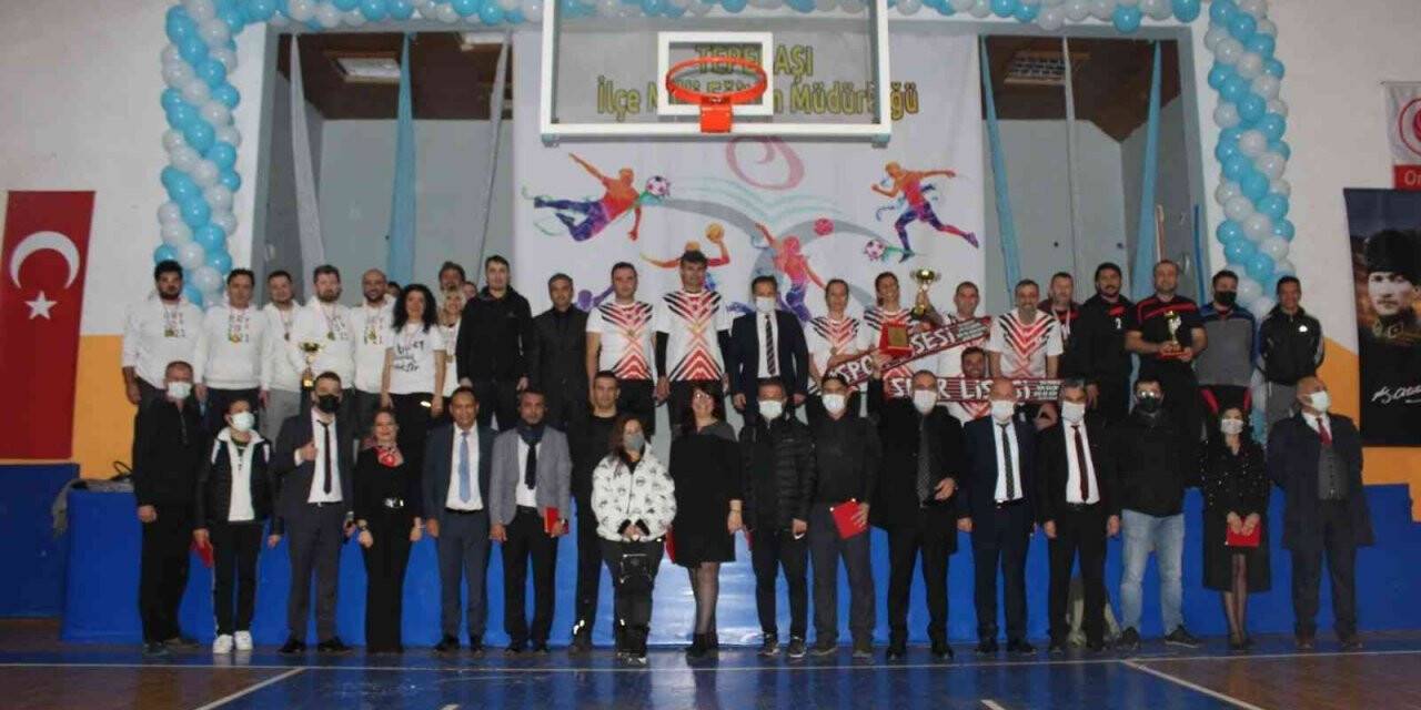 Eskişehir’de ’Öğretmenler yarışsın dostluk kazansın’ voleybol turnuvası
