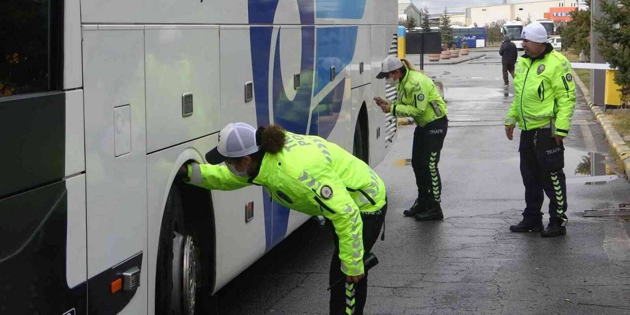 Kayseri’de yolcu otobüslerine ’kış lastiği’ denetimi