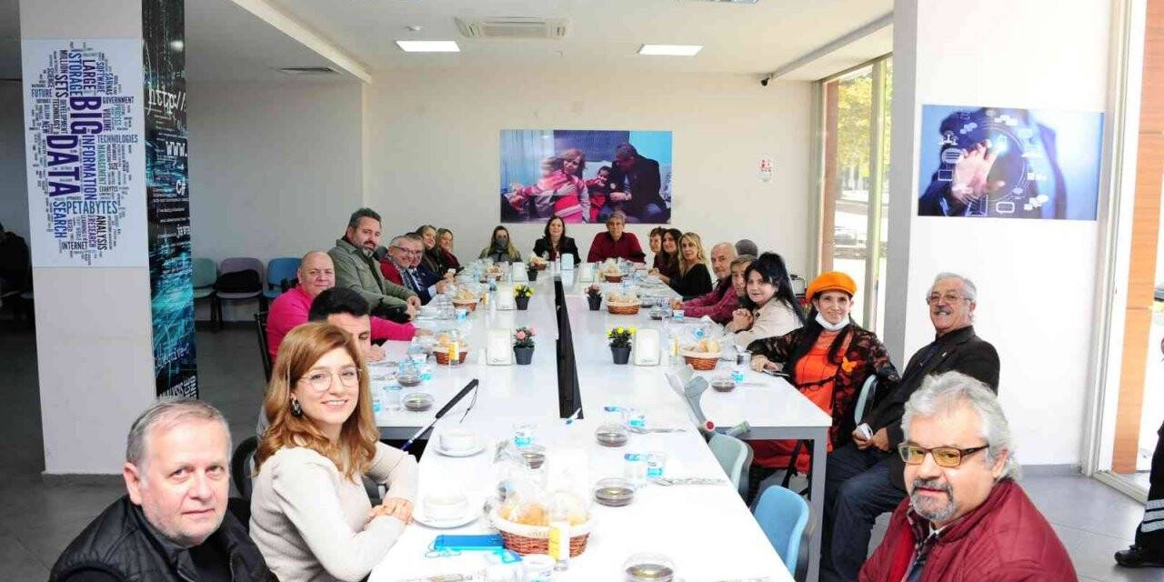 30 engelli derneğin temsilcisi Balçova’da buluştu