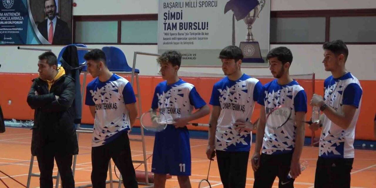 Okullar arası badminton il birinciliği müsabakaları başladı