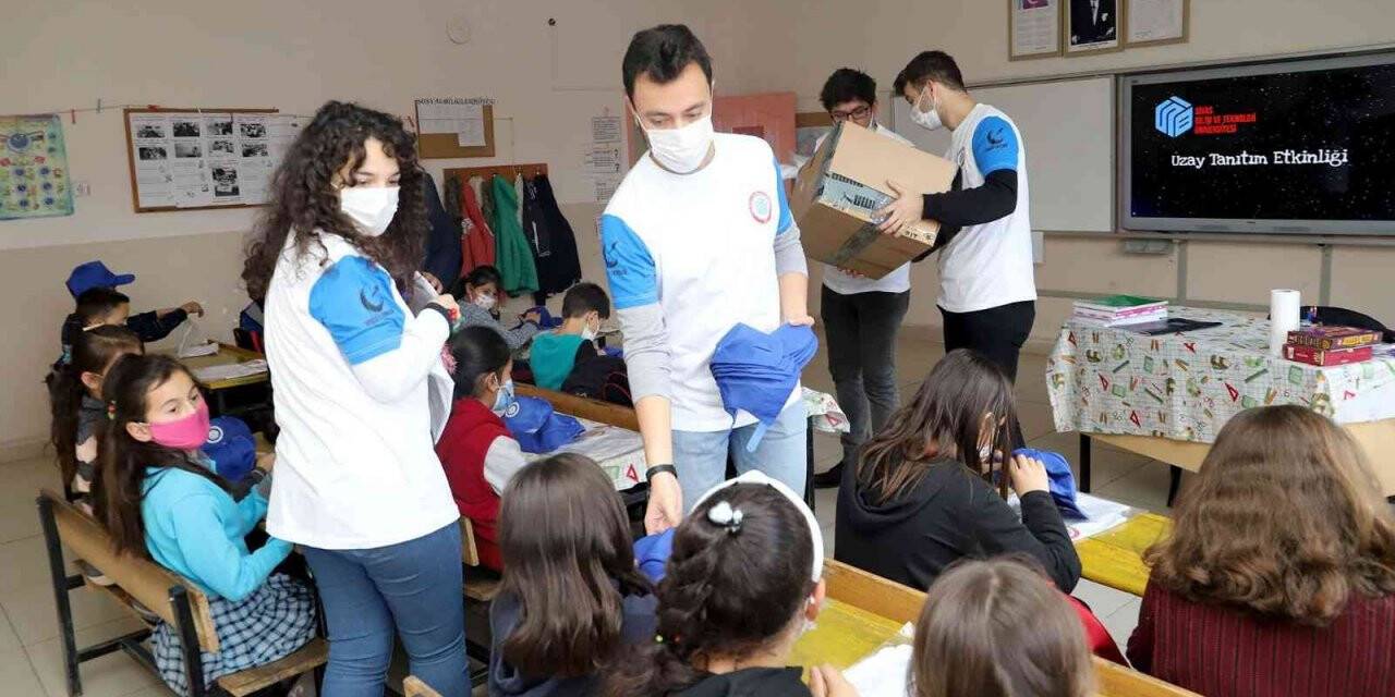 Köy okullarında uzayı anlatılar