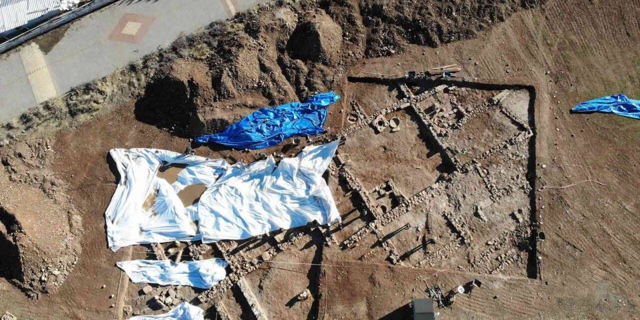 Perre Antik Kentte dokuma tezgahı bulundu