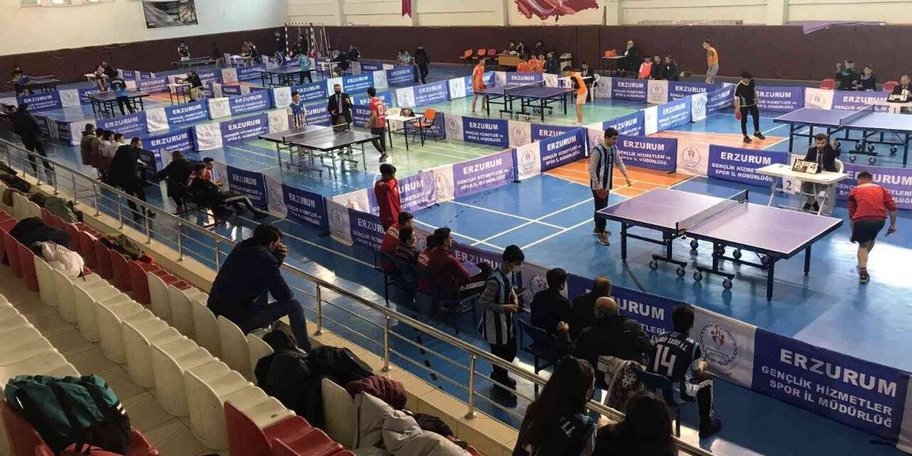Liseli gençler masada buluştu
