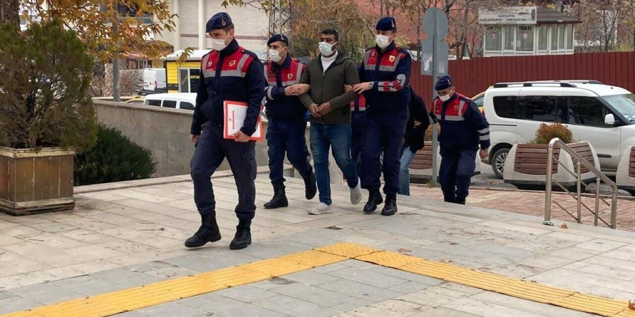 Elazığ’da vagonların bağlantı kancalarını çalan şüpheliler yakalandı