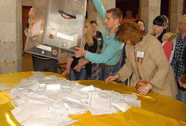 Slavyansk'ta sandıktan "bağımsızlık" çıktı