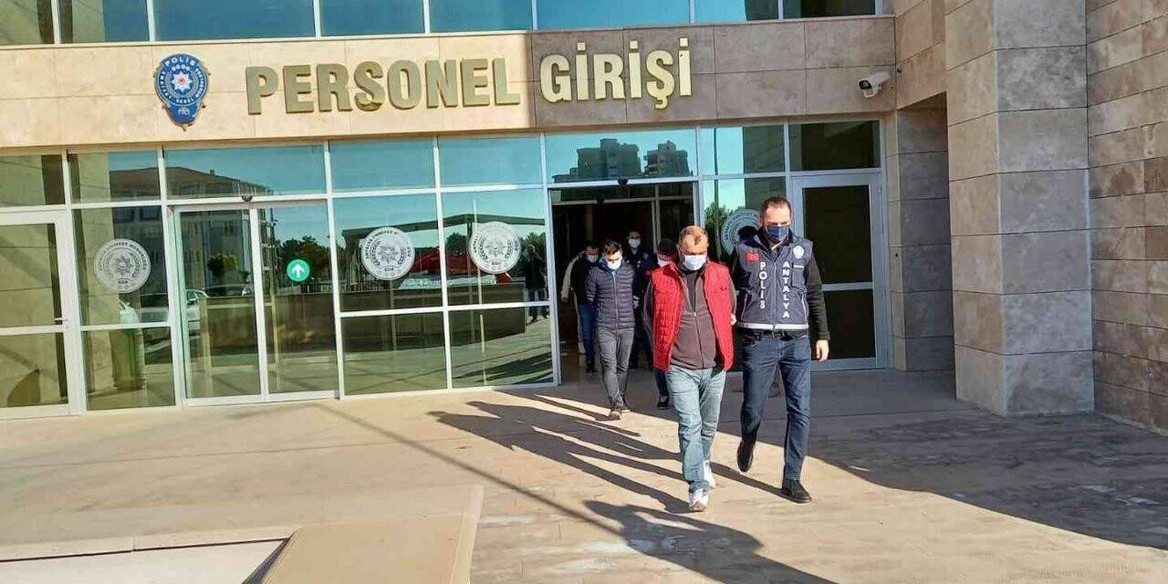 İnternet siteleri üzerinden 51 kişiyi 257 bin TL dolandırdılar