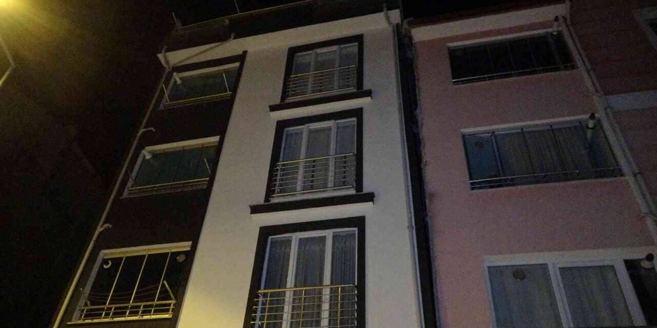 Tokat’ta 4 katlı apartman çökme riskine karşı boşaltıldı