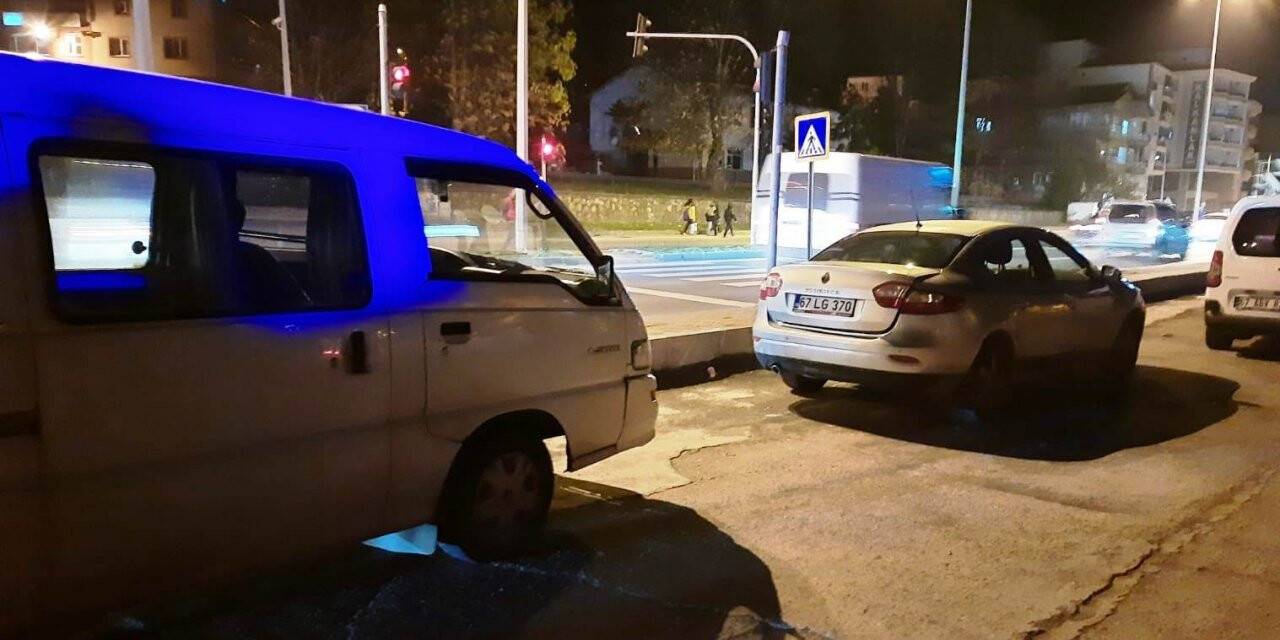 Ereğli’de 4 aracın birbirine girdiği zincirleme trafik kazası