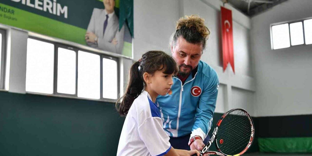 Osmangazi’de engeller tenis ile aşılıyor