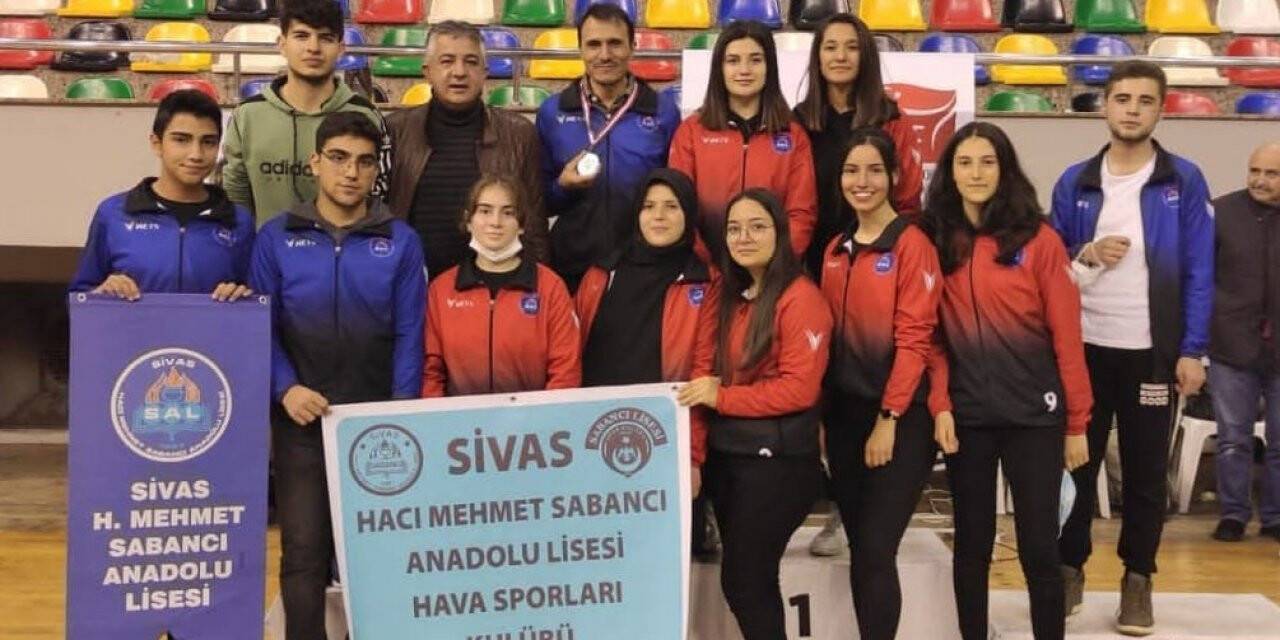 Sivaslı öğrenciler model uçakta Türkiye ikincisi oldu