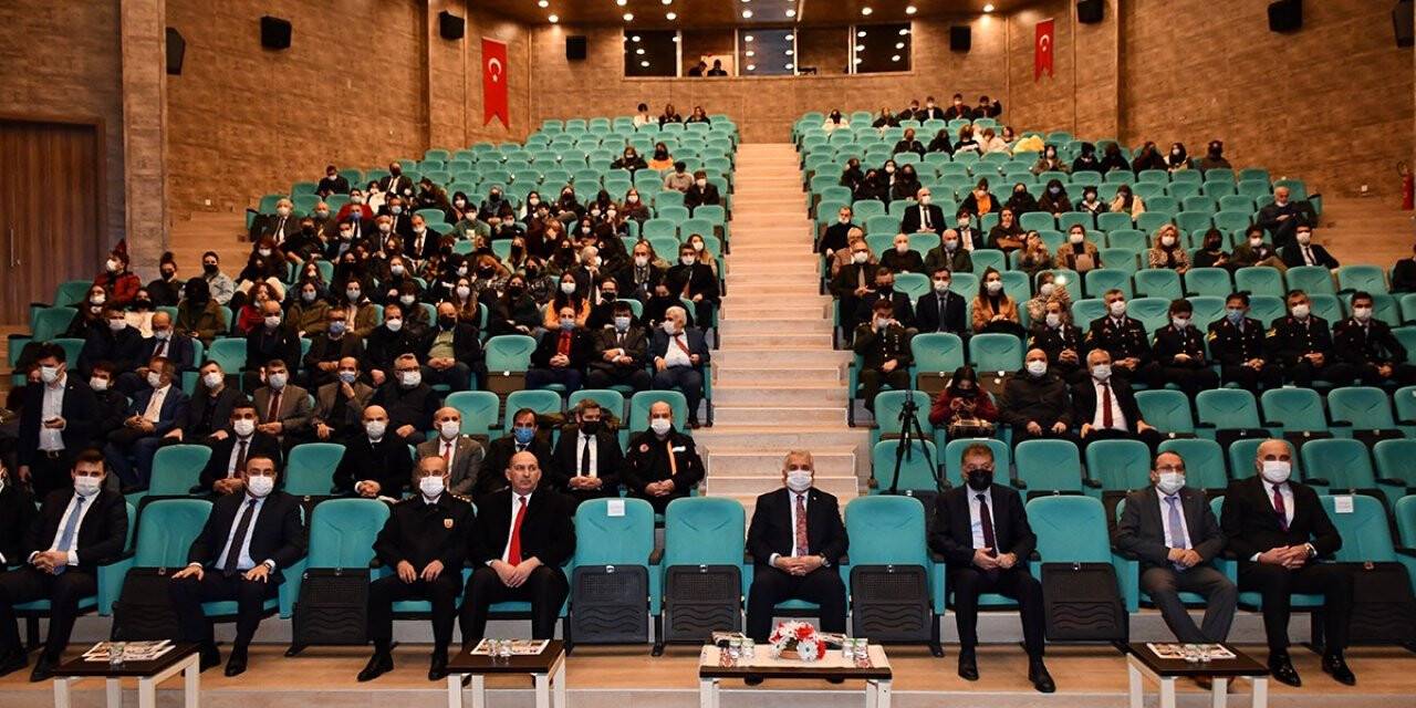 Yahya Kemal Beyatlı anıldı