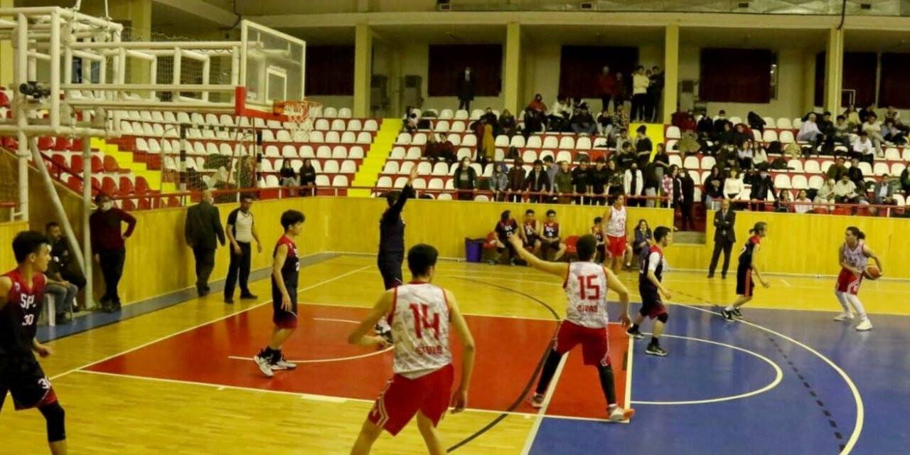 Sivas’ta “Okullar arası basketbol” rüzgarı esti