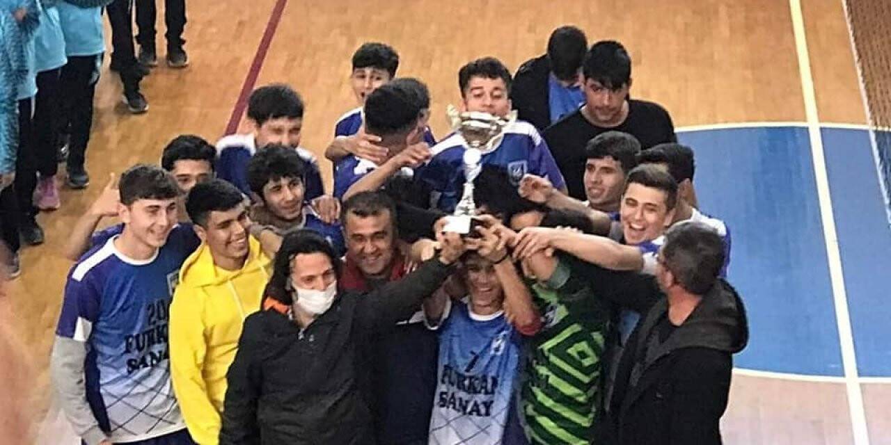 Genç Erkekler Futbol ve Yıldız Kızlar Voleybol Şampiyonası
