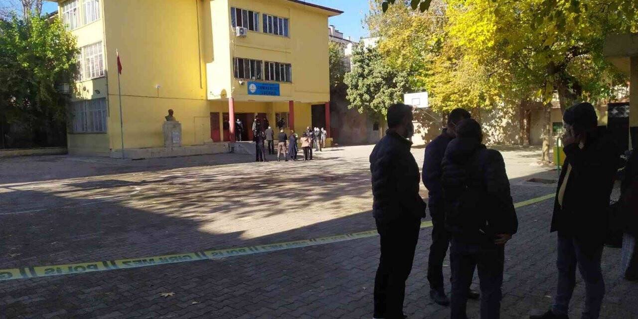 İlkokulda yangın paniği