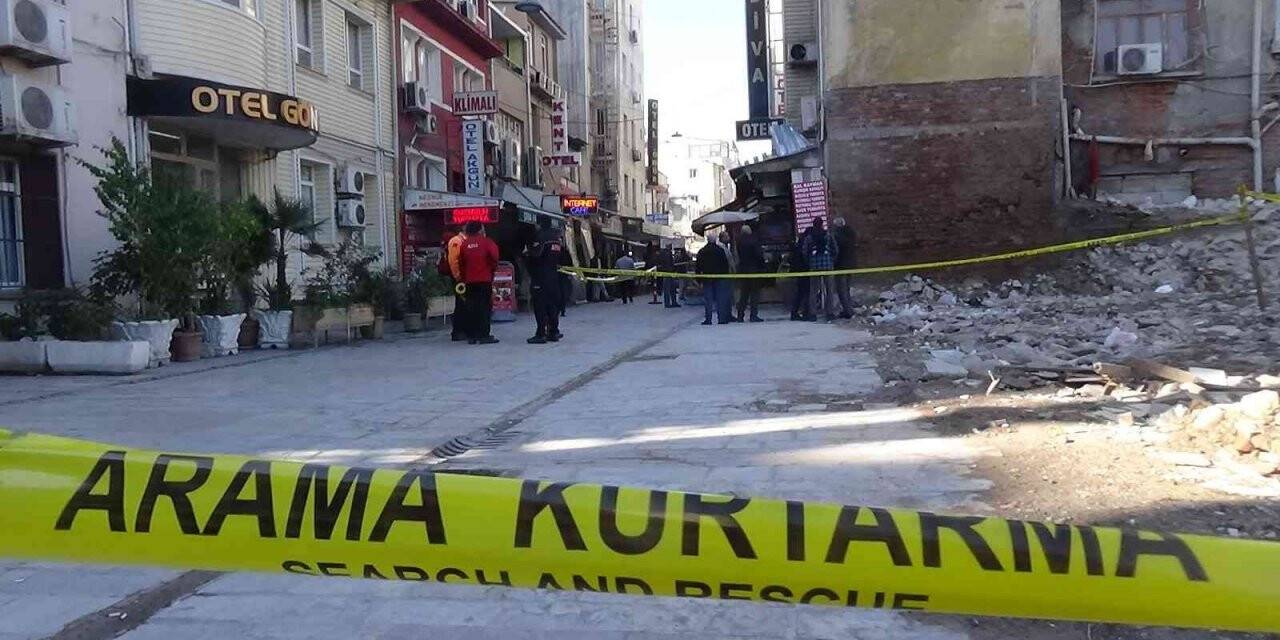 Yıkım tehlikesi bulunan bina tahliye edildi