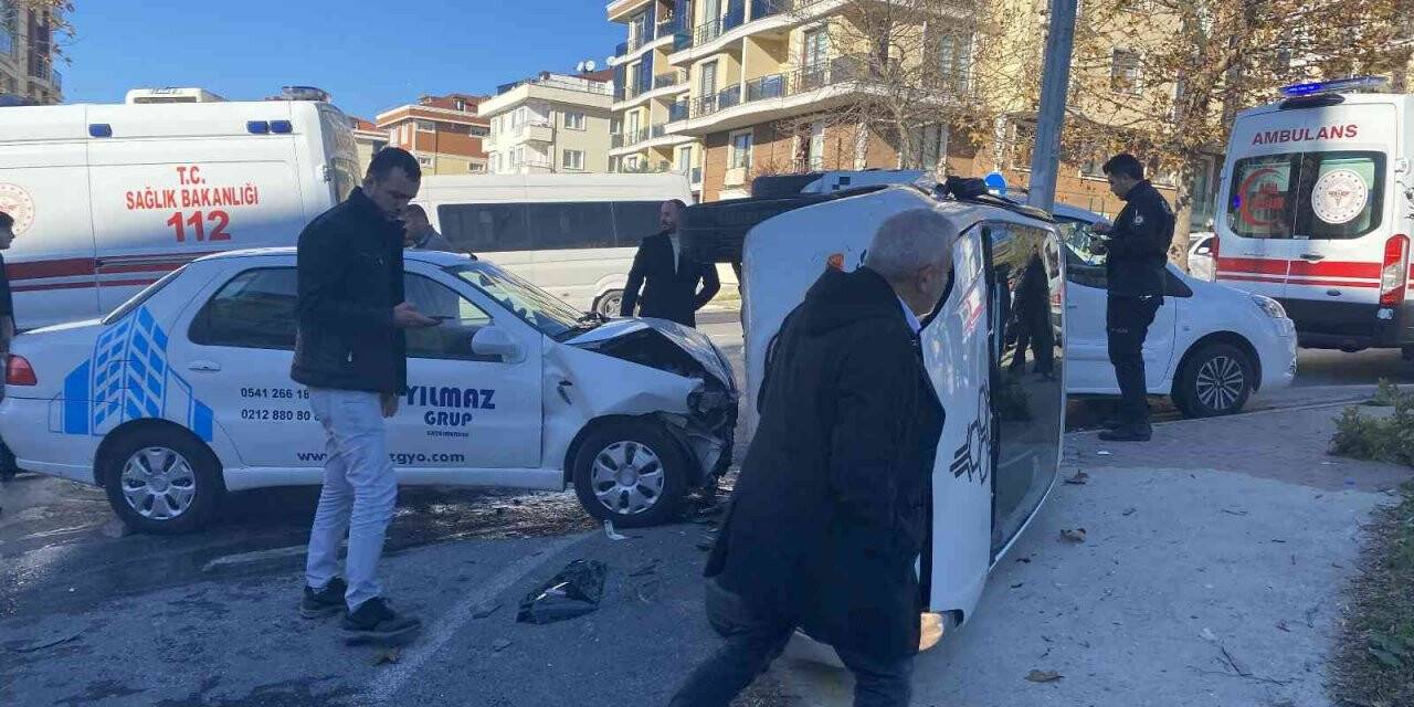 Beylikdüzü’nde kazada araç yan yattı: 2 yaralı