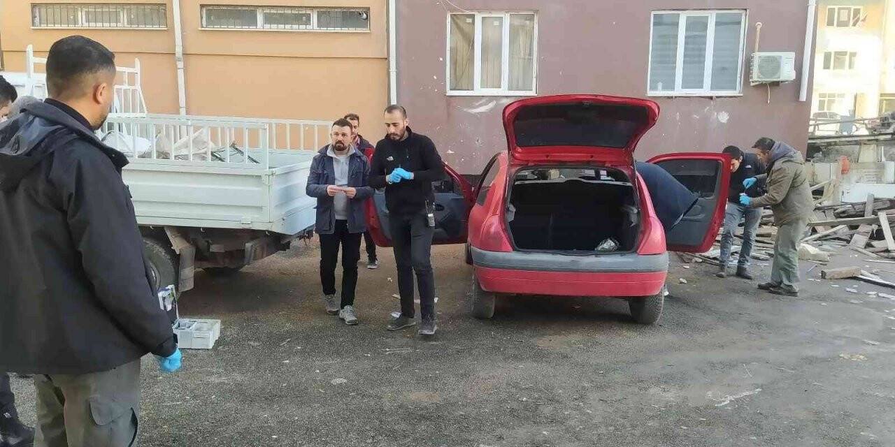 Çalınma anı saniye saniye görüntülenen otomobil terk edilmiş olarak bulundu
