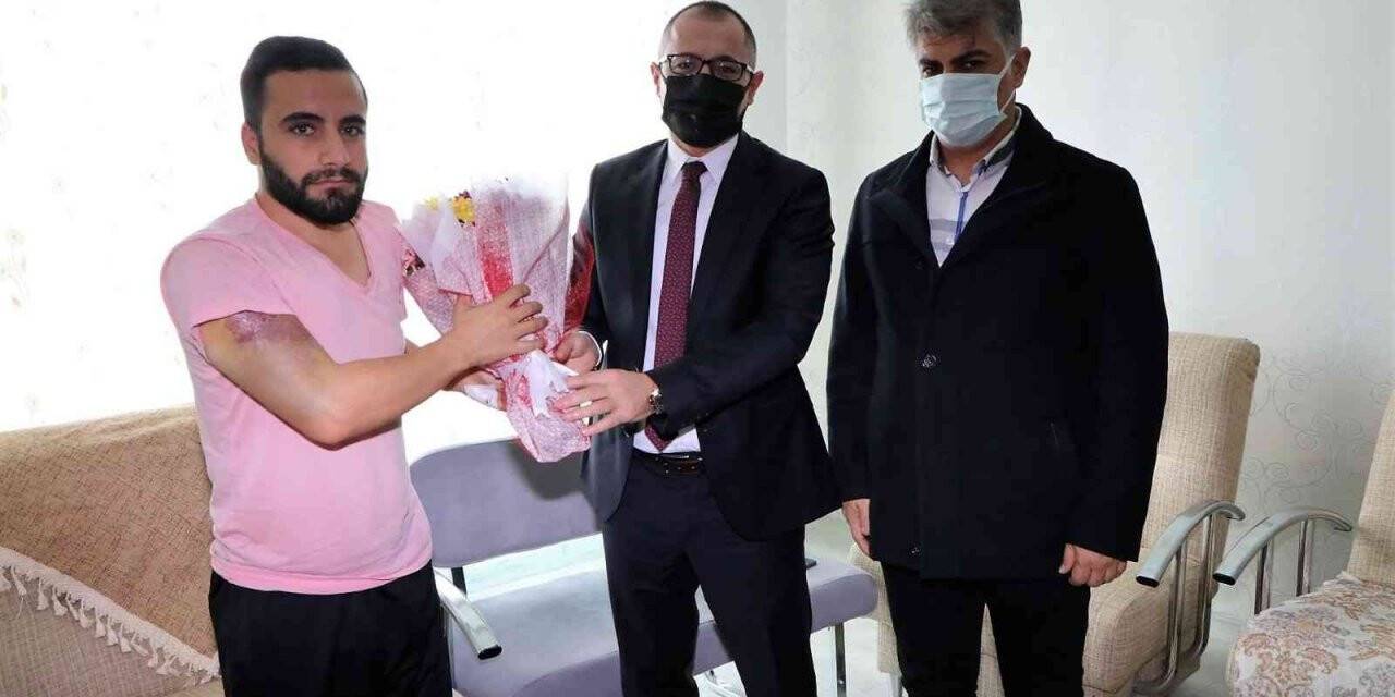 Kaymakam Koç’tan saldırıya uğrayan Dr. Tanelçi’ye ziyaret