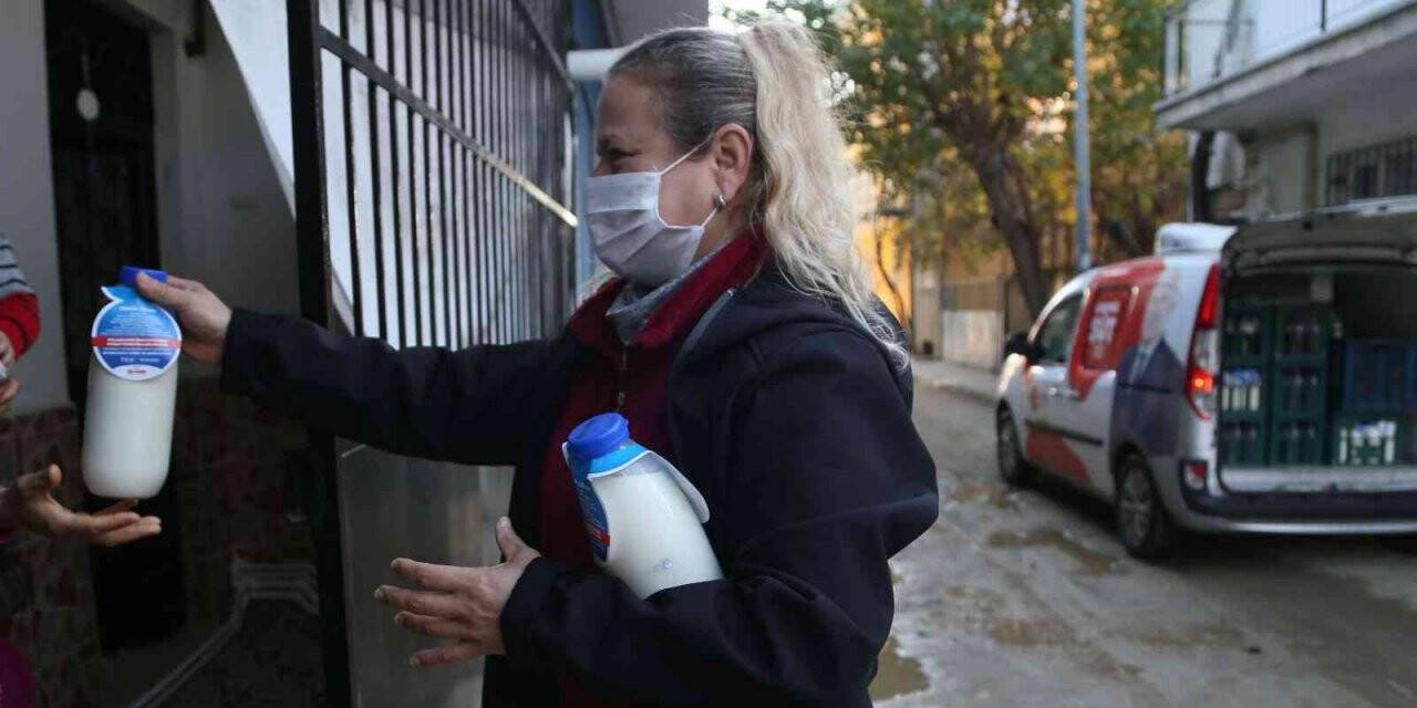 Efeler’de ücretsiz süt dağıtımı devam ediyor