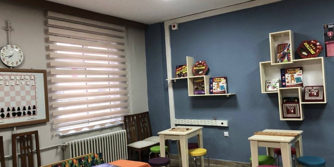 Zekâ oyunları salonu ve kütüphane açıldı