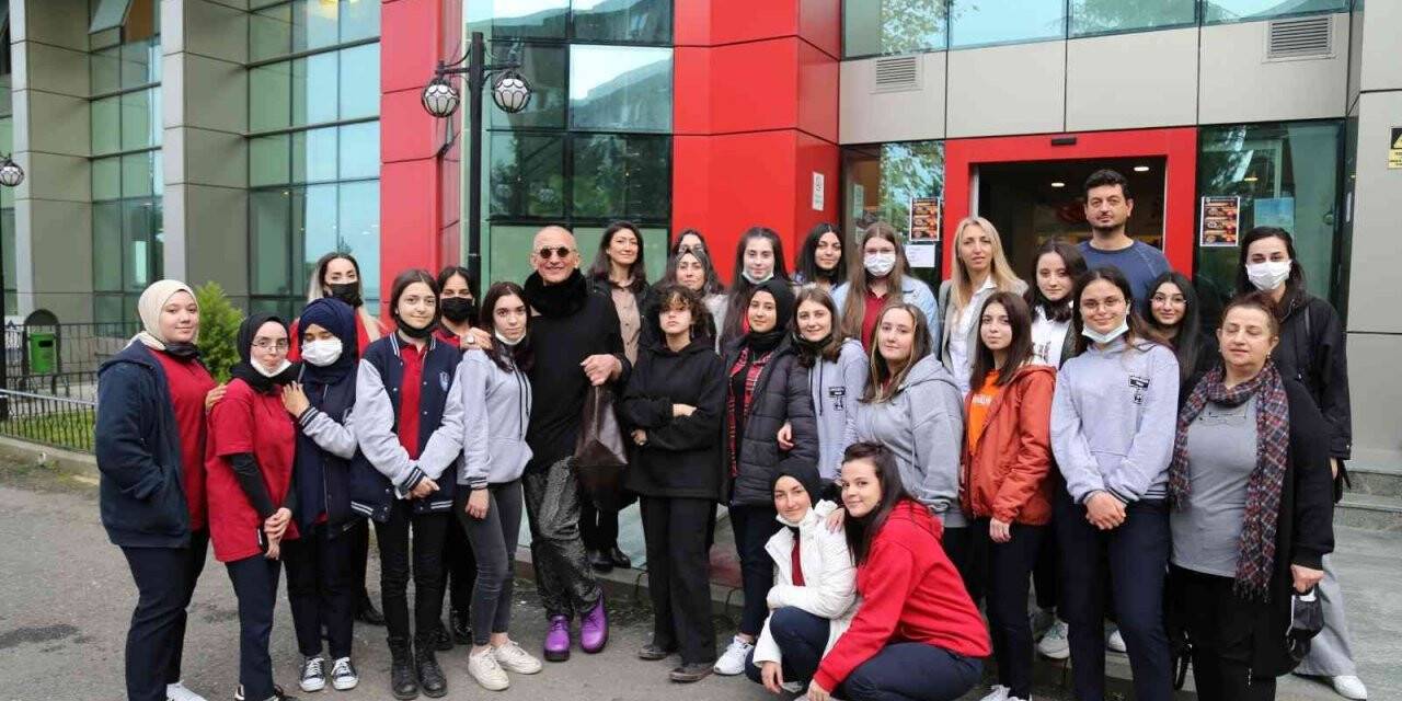 Avrasya Üniversitesi ünlü moda tasarımcısını ağırladı
