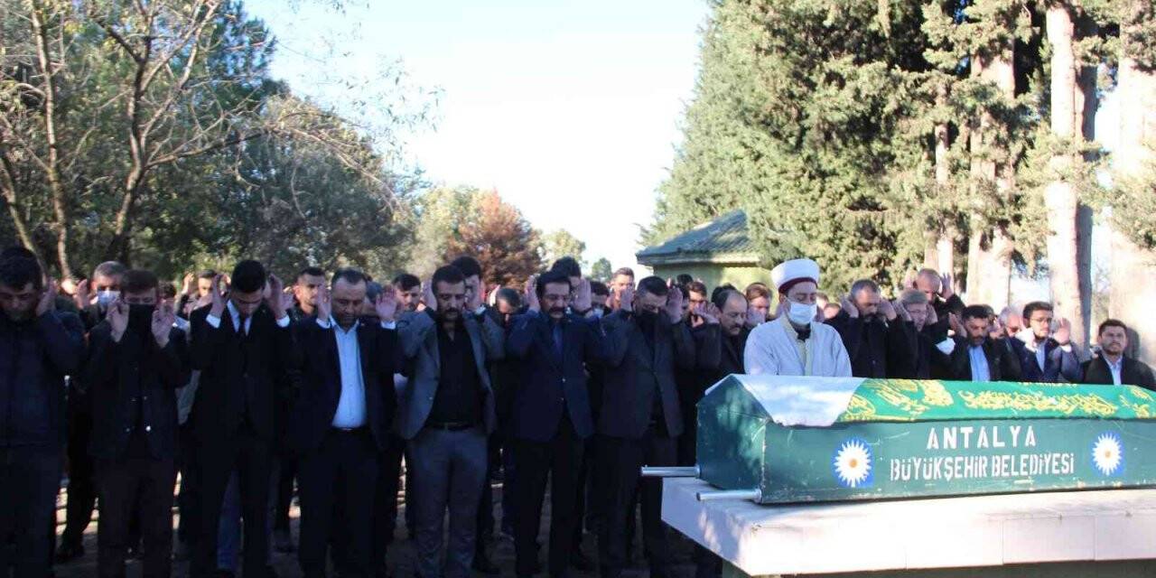 Eski eşi tarafından katledilen kadına son görev