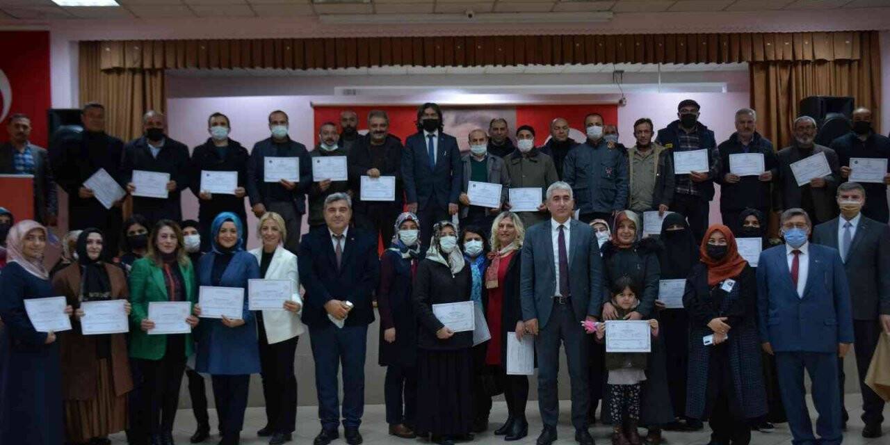 Gümüşhane’de 93 kursiyere sertifikaları verildi